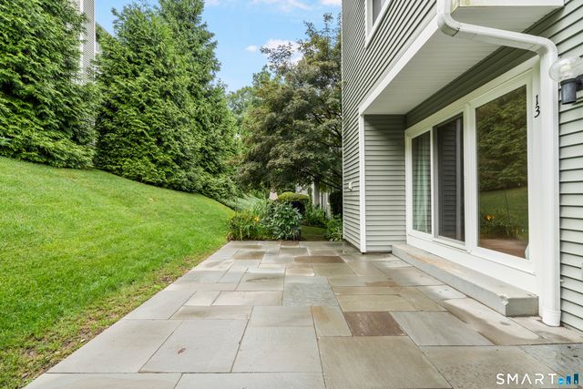 13 Glen Ridge 13, Wilton, CT 06897
