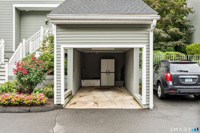 13 Glen Ridge 13, Wilton, CT 06897