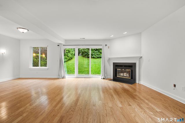 13 Glen Ridge 13, Wilton, CT 06897