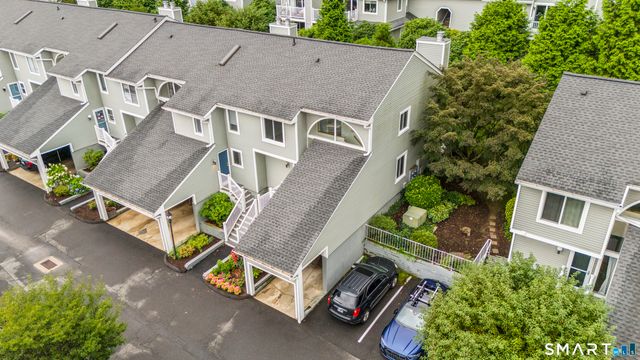 13 Glen Ridge 13, Wilton, CT 06897