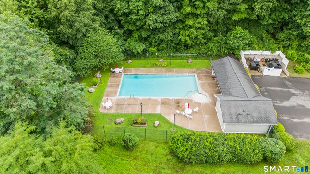 13 Glen Ridge 13, Wilton, CT 06897