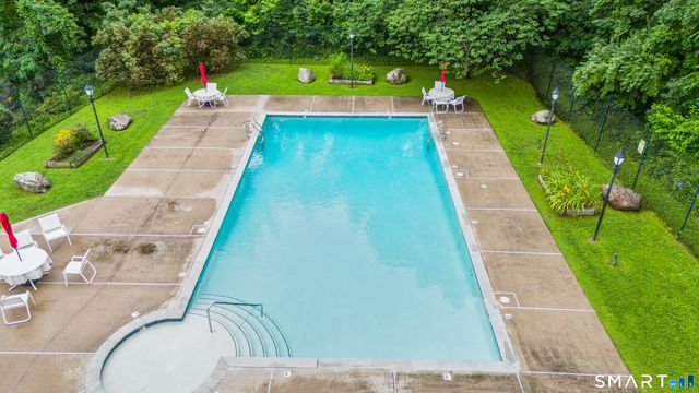 13 Glen Ridge 13, Wilton, CT 06897