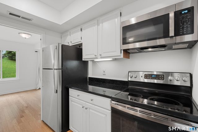 13 Glen Ridge 13, Wilton, CT 06897