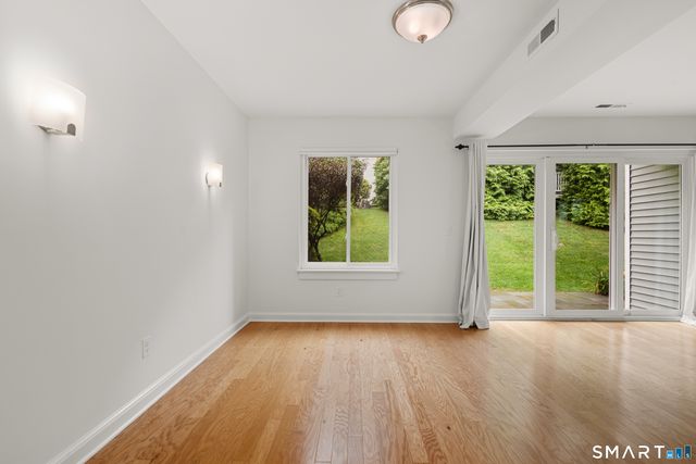 13 Glen Ridge 13, Wilton, CT 06897