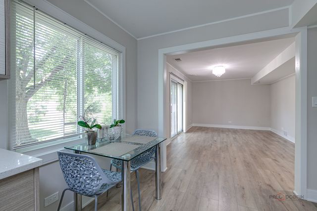 5190 Chambers Drive, Hoffman Estates, IL 60010