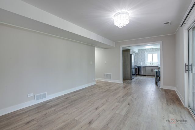 5190 Chambers Drive, Hoffman Estates, IL 60010