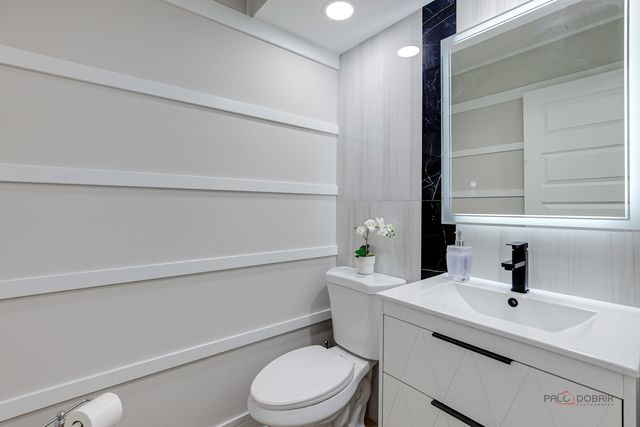 5190 Chambers Drive, Hoffman Estates, IL 60010