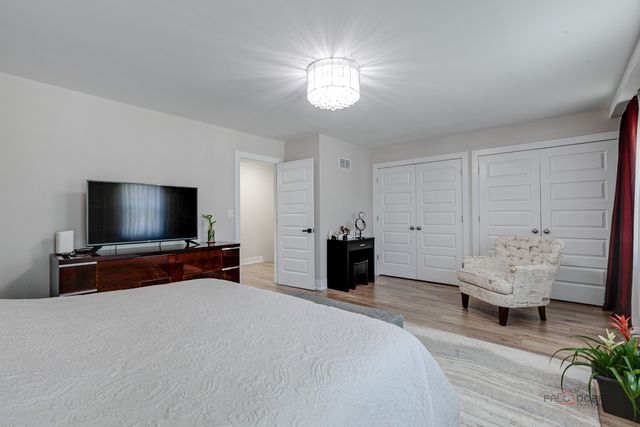 5190 Chambers Drive, Hoffman Estates, IL 60010