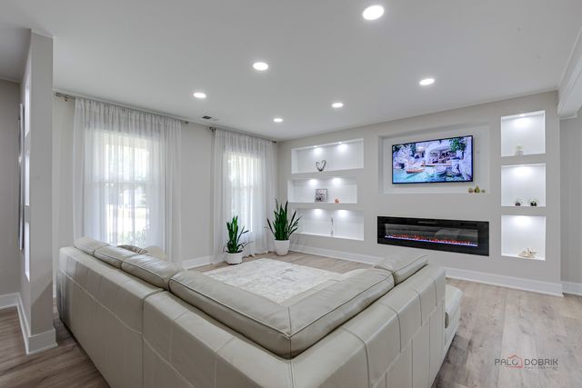 5190 Chambers Drive, Hoffman Estates, IL 60010