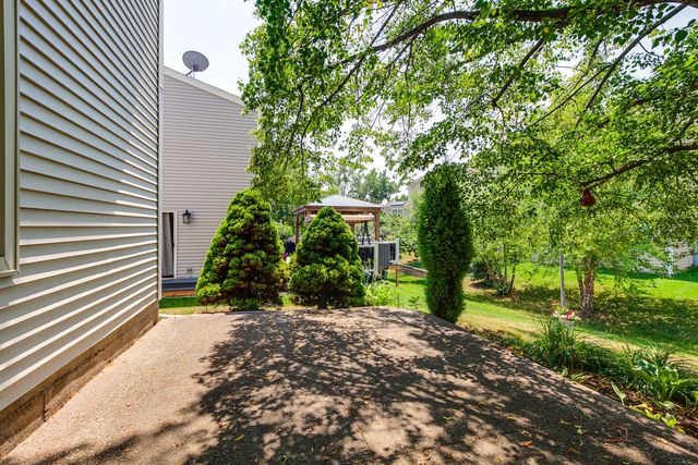 5190 Chambers Drive, Hoffman Estates, IL 60010