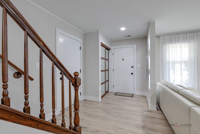 5190 Chambers Drive, Hoffman Estates, IL 60010