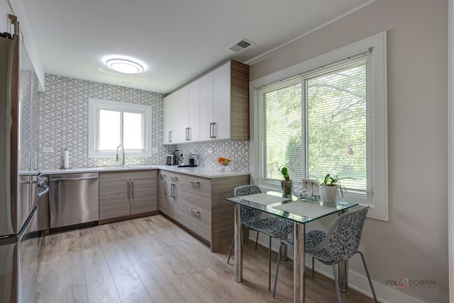 5190 Chambers Drive, Hoffman Estates, IL 60010