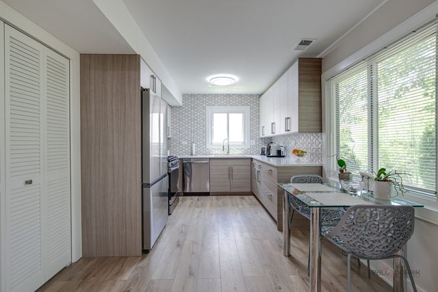 5190 Chambers Drive, Hoffman Estates, IL 60010