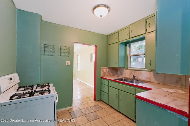 819 Larned Street, Lansing, MI 48912
