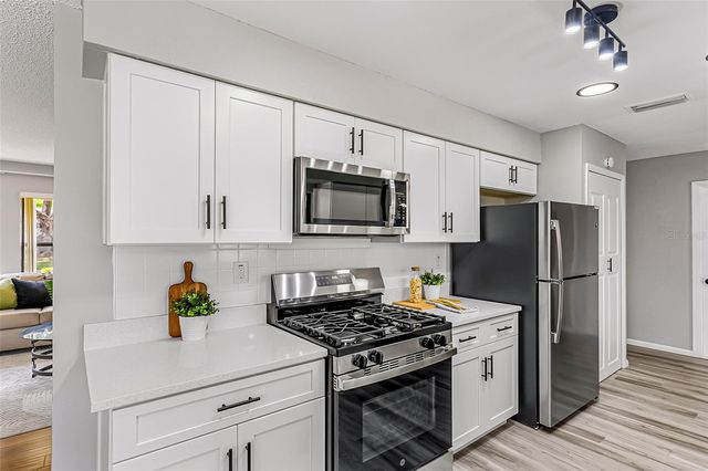 150 LAKE DESTINY TRAIL, Altamonte Springs, FL 32714