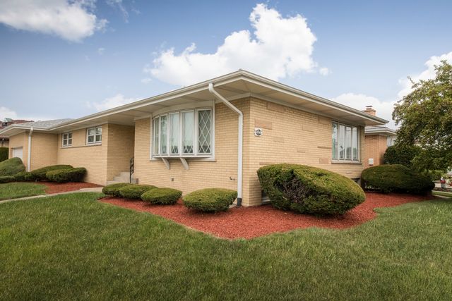 8560 W Winona Street, Chicago, IL 60656