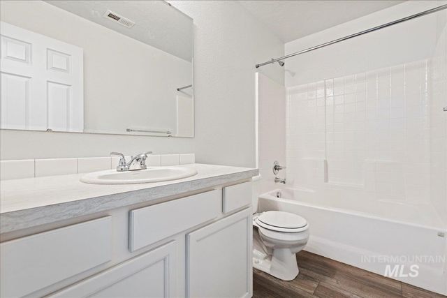 583 E Ronda St, Kuna, ID 83634