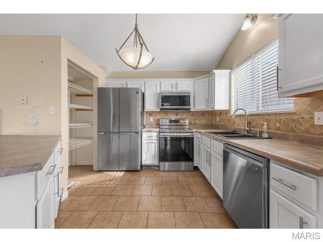 14314 Riverfront Drive, Florissant, MO 63034