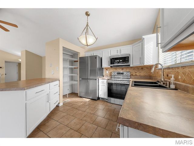 14314 Riverfront Drive, Florissant, MO 63034