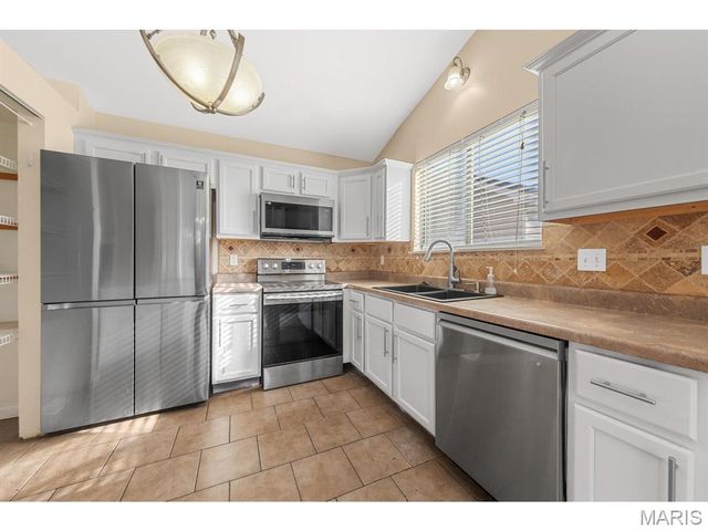 14314 Riverfront Drive, Florissant, MO 63034