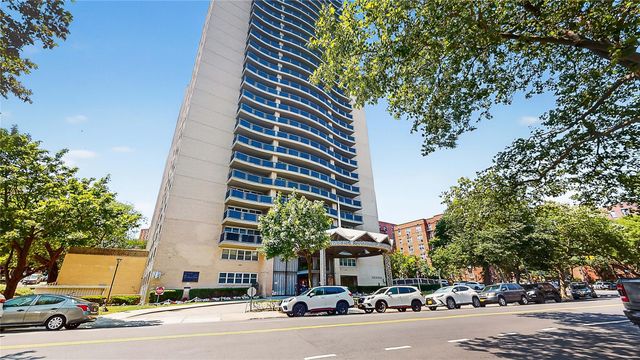 66-36 Yellowstone Boulevard 15A, Forest Hills, NY 11375
