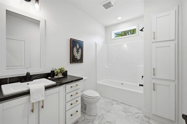 407 Sherwood Avenue, Three Oaks, MI 49128