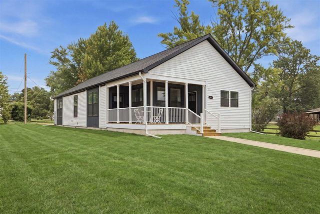 407 Sherwood Avenue, Three Oaks, MI 49128