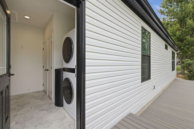 407 Sherwood Avenue, Three Oaks, MI 49128