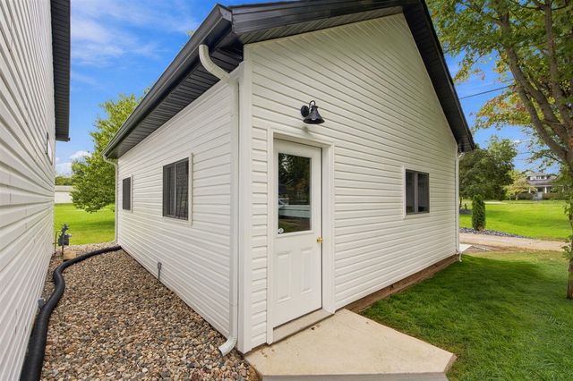 407 Sherwood Avenue, Three Oaks, MI 49128