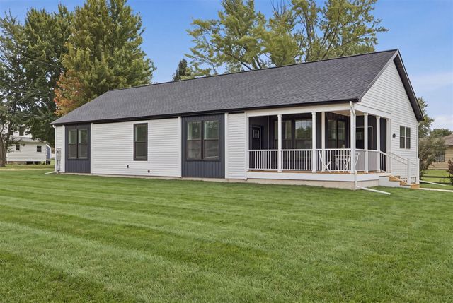 407 Sherwood Avenue, Three Oaks, MI 49128