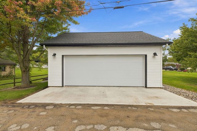 407 Sherwood Avenue, Three Oaks, MI 49128