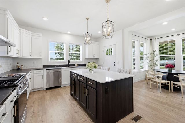 407 Sherwood Avenue, Three Oaks, MI 49128