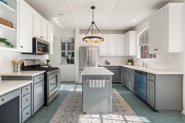 8213 Cheno Cortina TRL, Austin, TX 78749