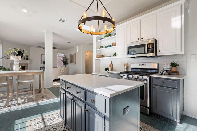 8213 Cheno Cortina TRL, Austin, TX 78749