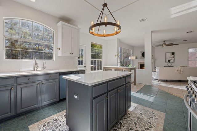 8213 Cheno Cortina TRL, Austin, TX 78749