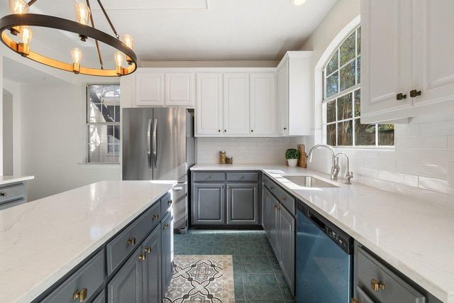 8213 Cheno Cortina TRL, Austin, TX 78749