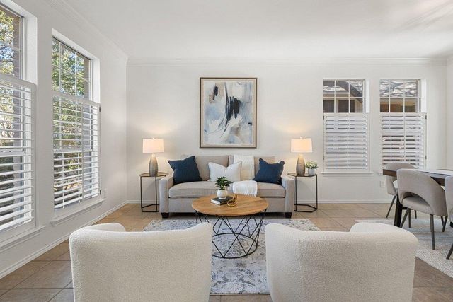 8213 Cheno Cortina TRL, Austin, TX 78749