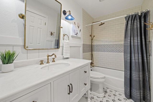 8213 Cheno Cortina TRL, Austin, TX 78749