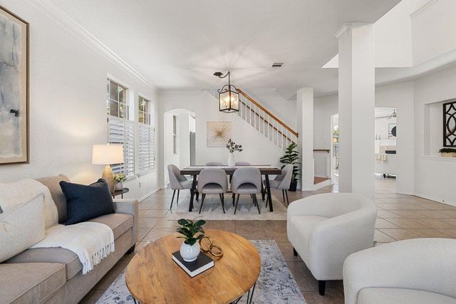 8213 Cheno Cortina TRL, Austin, TX 78749