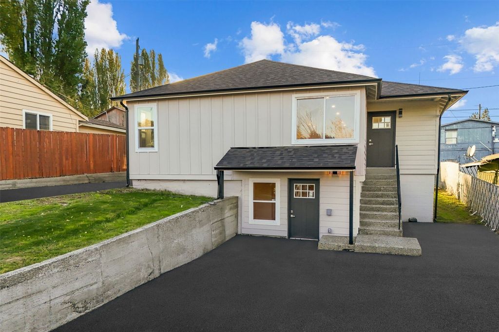 13307 35th Avenue S, Tukwila, WA 98168