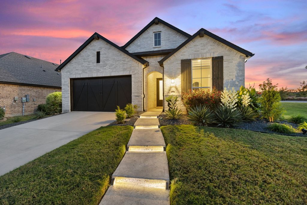 1725 Mcdougall Creek, Van Alstyne, TX 75495
