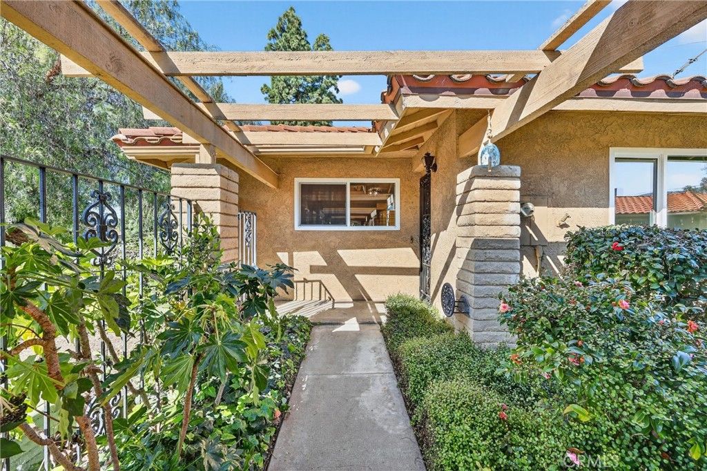 959 W Pine 33, Upland, CA 91786