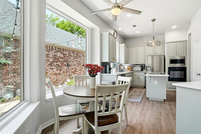2433 Folkstone Way, Bedford, TX 76021