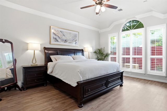 2433 Folkstone Way, Bedford, TX 76021