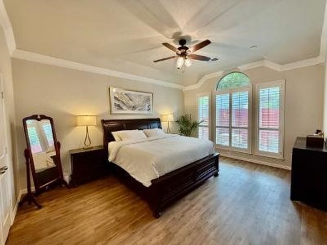 2433 Folkstone Way, Bedford, TX 76021