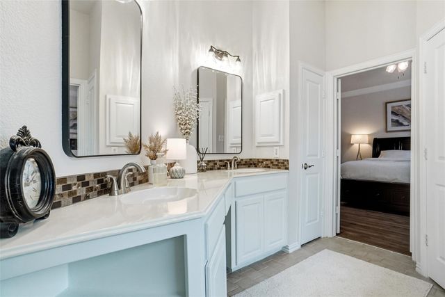 2433 Folkstone Way, Bedford, TX 76021