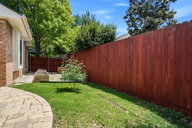 2433 Folkstone Way, Bedford, TX 76021