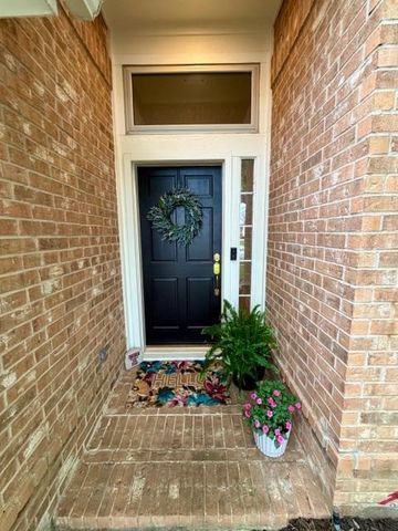 2433 Folkstone Way, Bedford, TX 76021