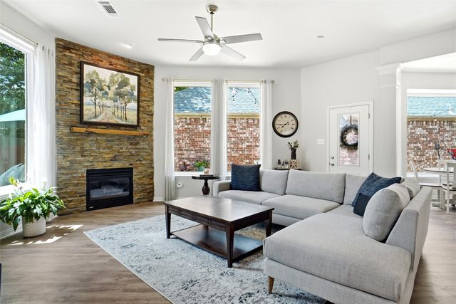 2433 Folkstone Way, Bedford, TX 76021