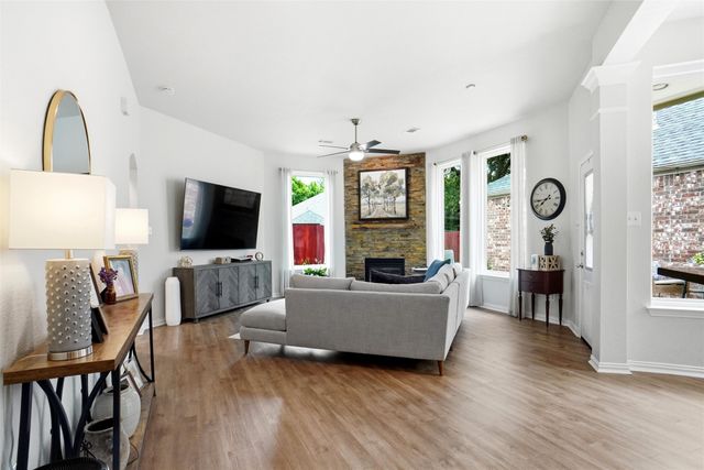 2433 Folkstone Way, Bedford, TX 76021
